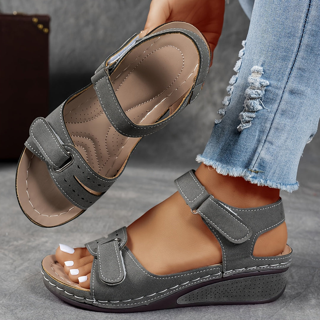 Adjustable wedge sandals in grey